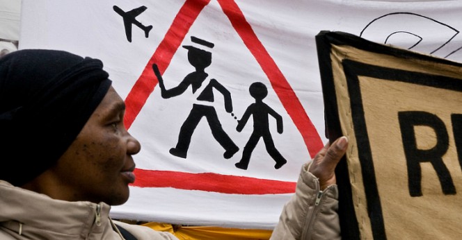 ingen ar illegal Demonstration till förmån för irreguljära invandrare i Paris, femte april 2008, Paris. Bild: philippe leroyer/Flickr.