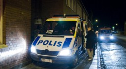 Polisen letar genom aktivitetshuset Utkanten under en razzia 2009. Bild: Anders Paulsson