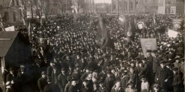 Majdemonstrationen i Sandviken 1917. Bild: YlvaS / Flickr