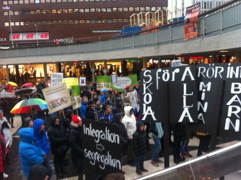 Manifestation för alla barns rätt till stöd på Sergels torg, Stockholm. Foto: Vesna Prekopic