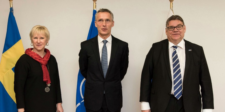 Left to right: Margot Wallstrom (Minister of Defence, Sweden) with NATO Secretary General Jens Stoltenberg and Timo Soini (Minister of Defence, Finland). Foto: Nato.