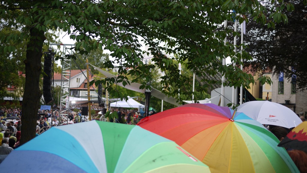 Paraplyer och ponchos under talet. Bild: Jenny Lindahl.