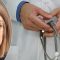 Porträttbild på Fanny Nilsson och närbild på en manlig läkare som håller i ett stetoskop