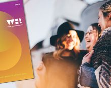 Bild på framsidan på World Happiness Report och en bild på tre glada unga kvinnor