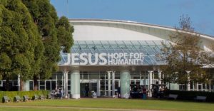 De nya kyrkorna och homohatet