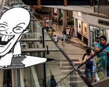 En skämtsam illustration av versmakaren Mats Nörklit, storleende och flygande på en blyertspenna, infälld i en bild som visar människor i rulltrappan i ett köpcentrum