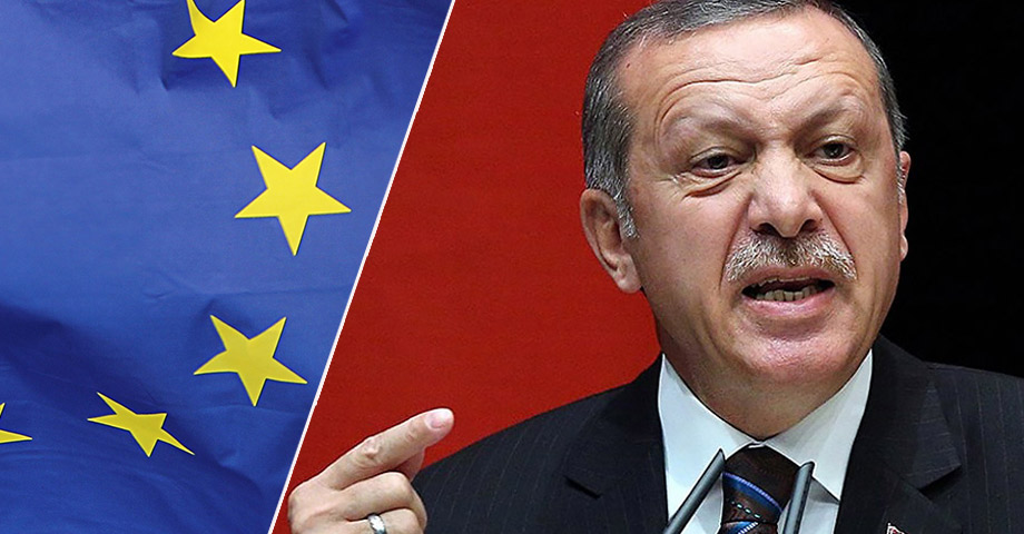 En bild på Turkiets president som gestikulerar och ser arg ut. Samt en EU-flagga