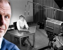 Ett bildmontage där chefredaktör Jonas Nordling syns framför en svart-vit bild på en tevestudio. En kvinnlig programledare sitter framför en kamera, som sköts av en man med headset.