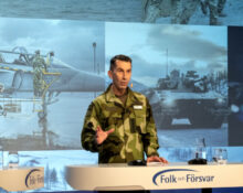 Överbefälhavare Micael Bydén talar på Rikskonferensen Folk och försvar 2024.