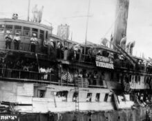 Aliyah – judar anländer till Israel från Frankrike på fartyget S/S Exodus. Foto: Wikimedia