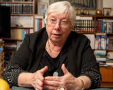 Marju Lauristin i sitt hem i Tartu 2022. Som professor i social kommunikation vid Tartu universitet och ledande socialdemokratisk politiker i Estland hade hon stort inflytande på landets offentliga samtal.