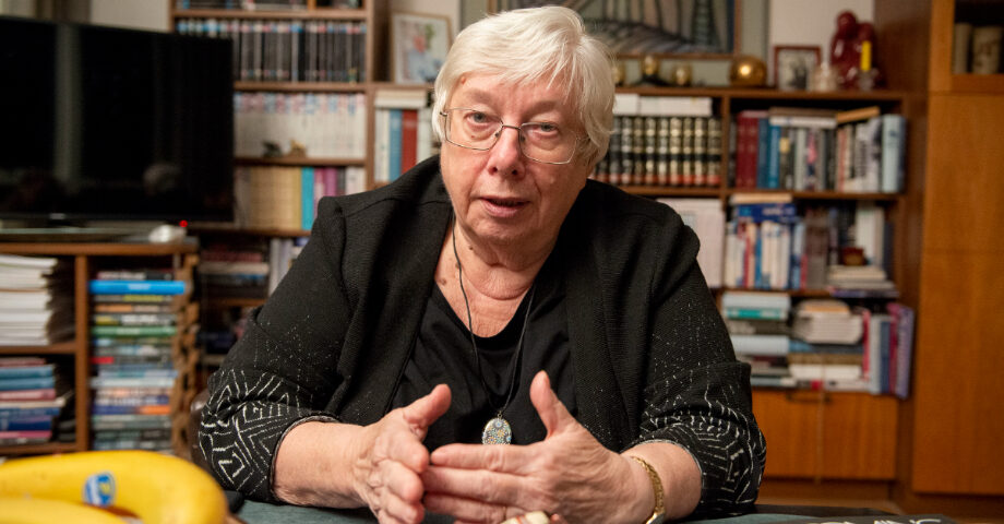 Marju Lauristin i sitt hem i Tartu 2022. Som professor i social kommunikation vid Tartu universitet och ledande socialdemokratisk politiker i Estland hade hon stort inflytande på landets offentliga samtal.